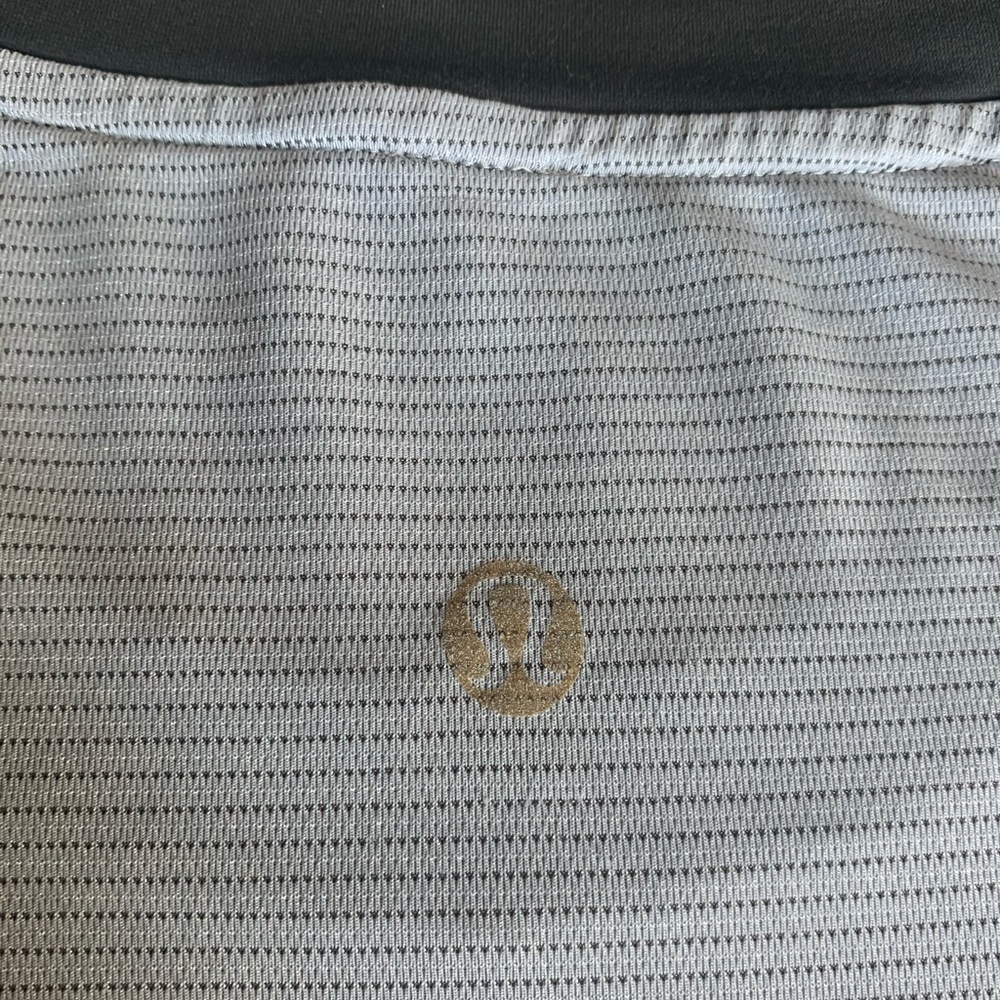 Lululemon men’s light grey t-shirt